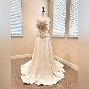 Vintage Creamy Ivory Strapless Corset Miosa Couture Wedding Dress - Size US 2-4